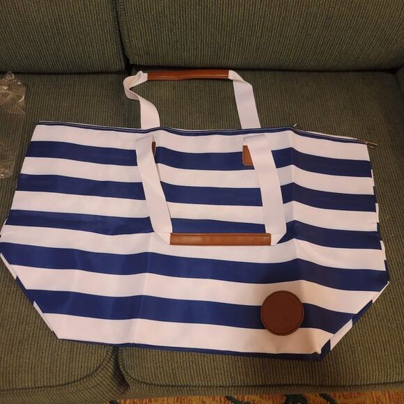 Royal Carribean NEW Tote & small pouch logo blue white striped handle BEACH - Picture 4 of 7
